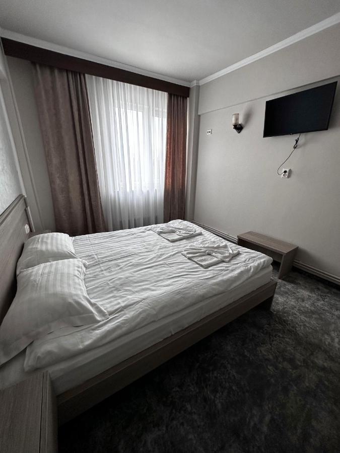 Hostel Romula Imperial Caracal Exteriér fotografie