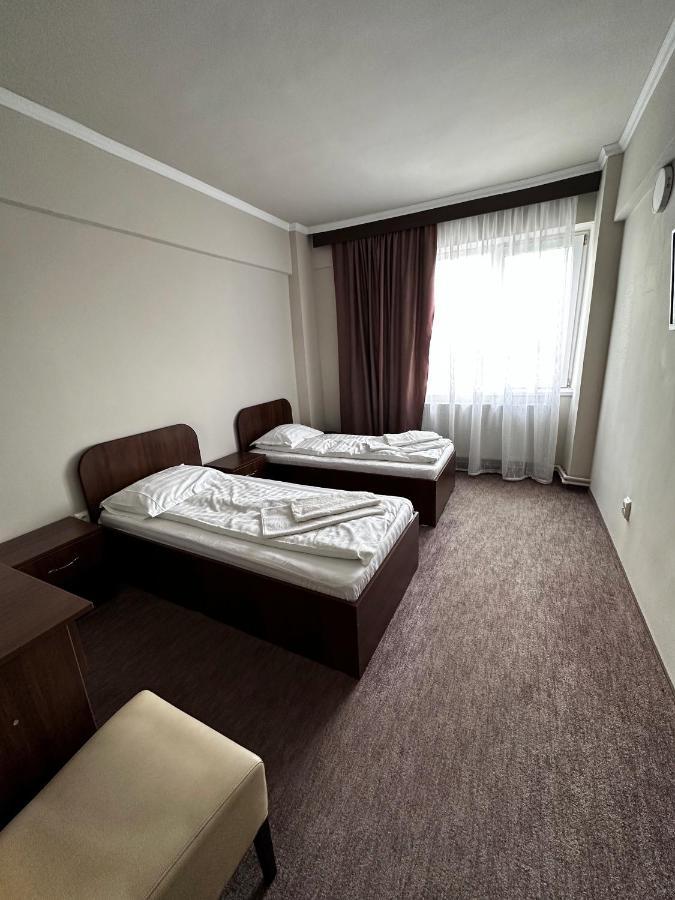 Hostel Romula Imperial Caracal Exteriér fotografie