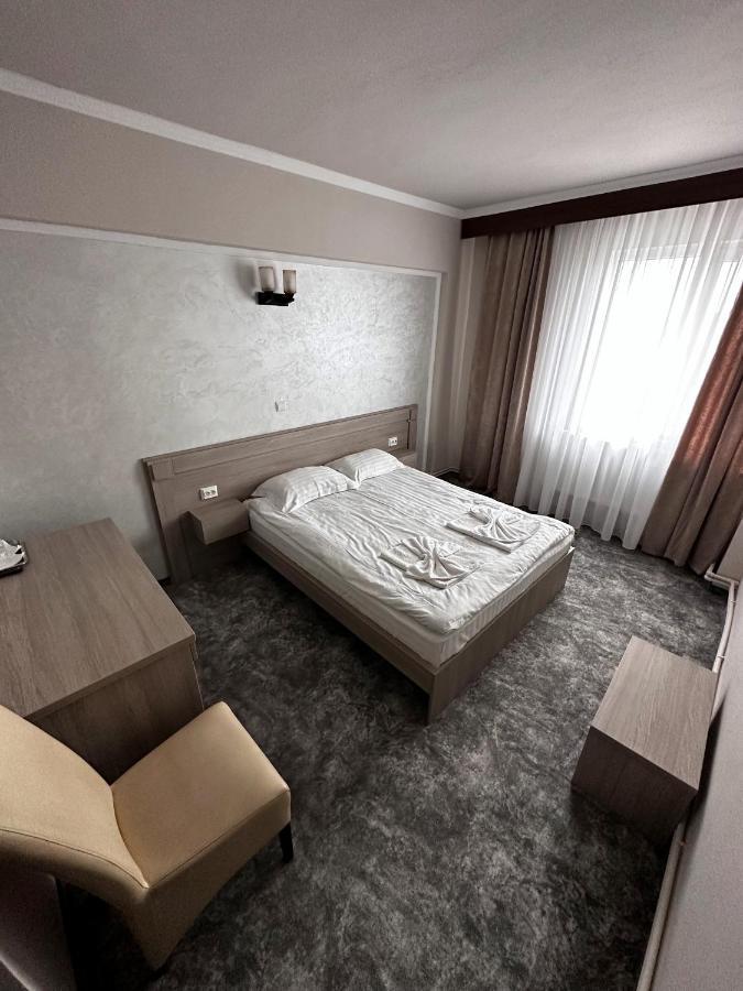 Hostel Romula Imperial Caracal Exteriér fotografie
